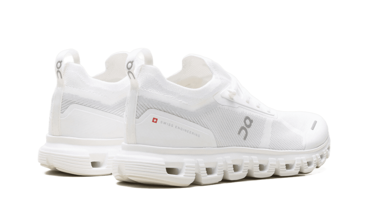 ON RUNNING WOMENS Cloud 6 Versa Womens "White" 3WF10031200 3WF10031200 from Stadium Goods